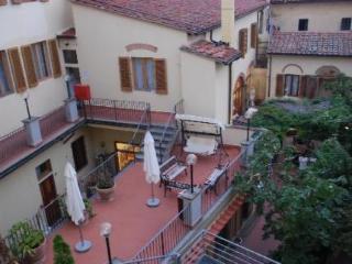 Ostello Archi Rossi *